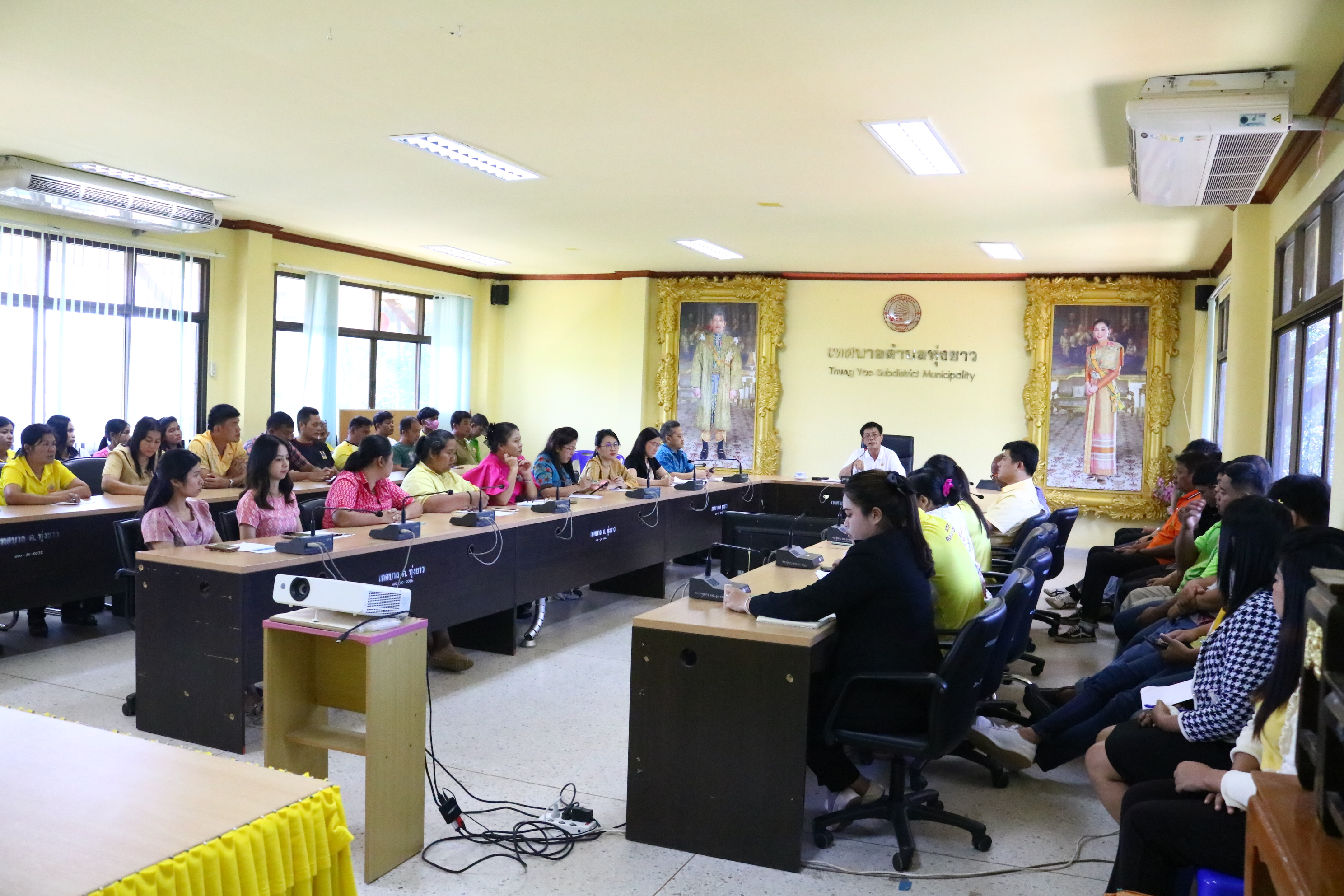 ประชุมพนักงานเทศบาล ลูกจ้างประจำ และพนักงานจ้างเทศบาล ประจำเดือน ตุลาคม 2567